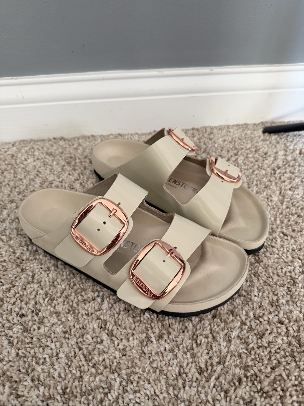 Arizona Women Big Buckle Natural Leather Patent High Shine Ecru